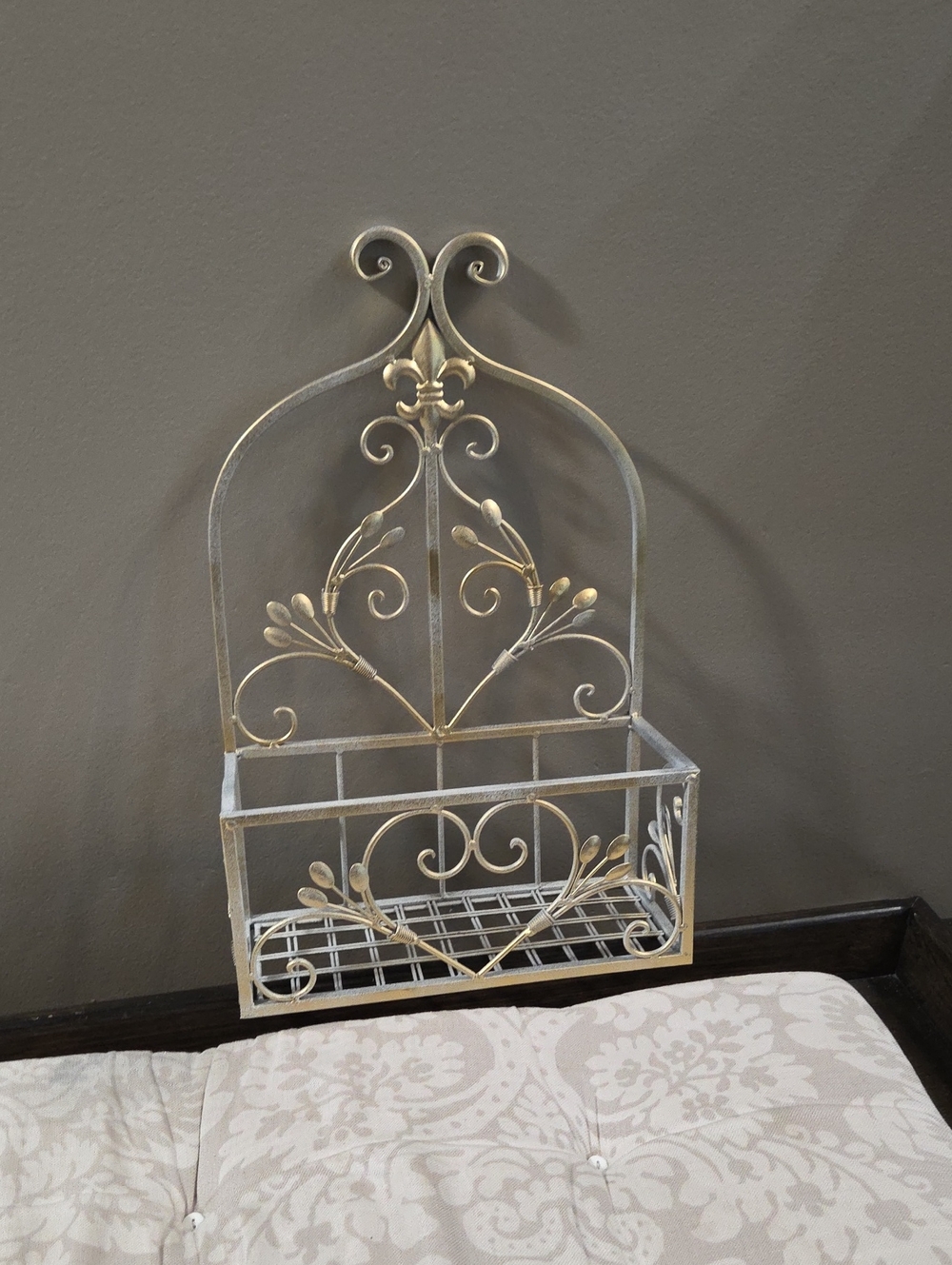 Gold Fleur-de-Lis Metal rack